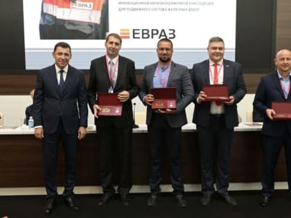 Евгений Куйвашев вручил выдающимся уральским инженерам премии имени Черепановых
