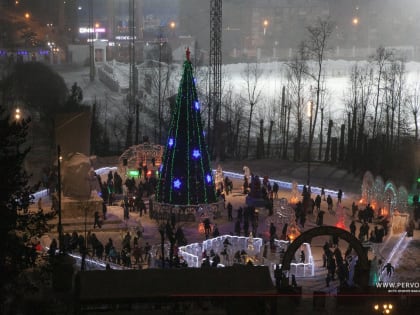 Успей прокатиться с горки. Ледовый городок в Первоуральске демонтируют через несколько дней