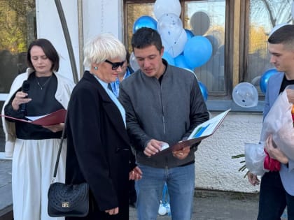 Депутат наградил лучших сотрудников Уралгидромаша