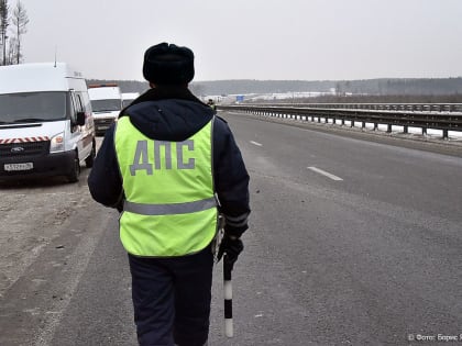 На ВИЗе два автомобиля влетели в грузовик на полной скорости