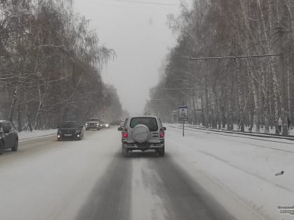 В Нижнем Тагиле на Северном шоссе загорелась инкассаторская машина