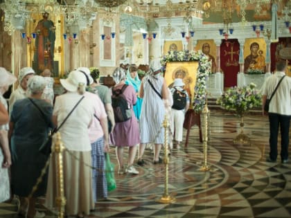 Радовалась Богородица и весь православный мир