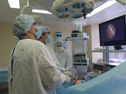 Детские хирурги впервые провели малотравматичную операцию для коррекции опасного порока развития у новорождённого уральца