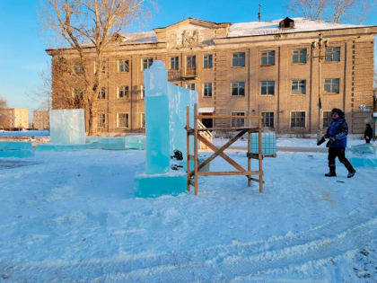 Для жителей поселка имени Чкалова в Каменске-Уральском строят ледовый городок