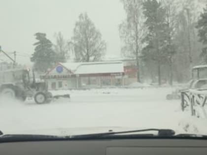 Последствия снегопадов в Качканаре сегодня устраняет 14 единиц спецтехники