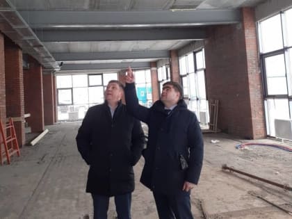 Константин Захаров проверил объекты строительства в Верхней Туре