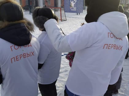 Первоуральцы сыграли в хоккей в валенках