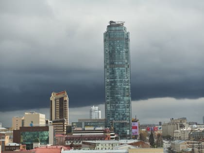 В центре Екатеринбурга продают недостроенное высотное здание за 84 миллиона рублей