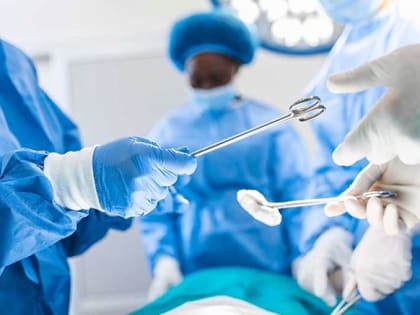 Югорские медики спасли семилетнего мальчика с сильный порезом