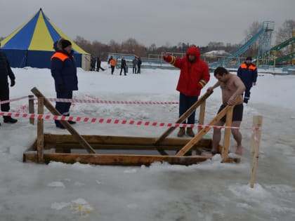 В Свердловской области Крещенские купания проходят без происшествий