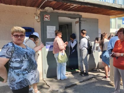 «Целый день на солнцепеке»: пенсионеры Нижнего Тагила ждали пенсию больше 4 часов