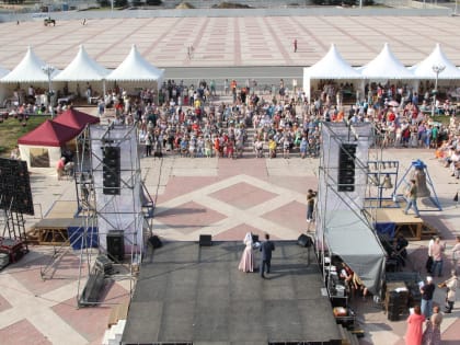 Виктор Якимов приветствовал участников и зрителей девятнадцатого фестиваля колокольного звона в Каменске-Уральском