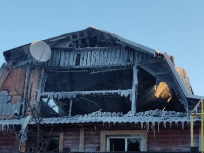Что осталось от дома под Каменском после крупного пожара — фото