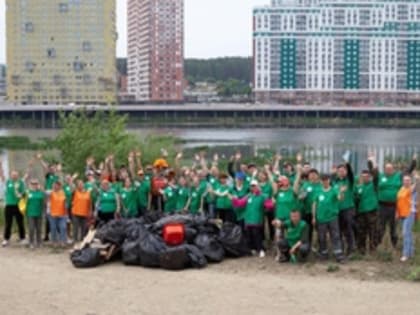 В Екатеринбурге энергетики «Т Плюс» очистили от мусора берег Нижне-Исетского пруда