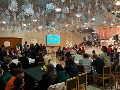 В Каменске-Уральском зажгли «Рождественскую свечу»