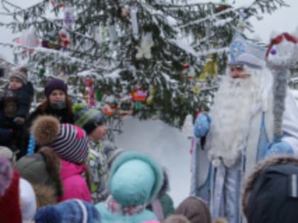 Новогодний праздник в снежном городке