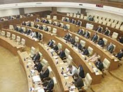 Депутаты Заксобрания Свердловской области отметили социальную направленность бюджетной политики губернатора Евгения Куйвашева