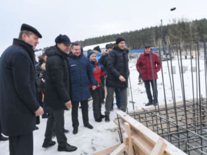 Евгений Куйвашев и Андрей Козицын дали старт строительству нового ледового центра для хоккеистов и фигуристов в Сысерти