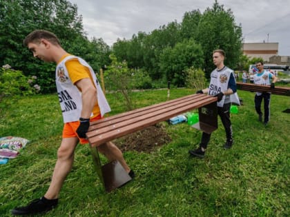 В Каменске-Уральском замгубернатора Алексей Шмыков помог «Сима-ленду» провести субботник