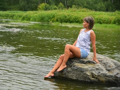 Скалы из ила Уральского моря можно увидеть с воды в 100 км от Екатеринбурга