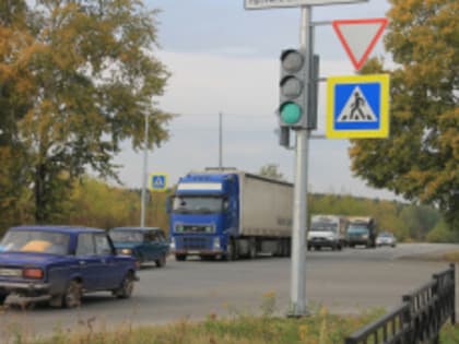 На перекрёстке улицы Объездной и Коммунистического проспекта введён в эксплуатацию новый светофор