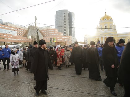 «Мы все любим этот город и стремимся жить в радости и согласии»: в День святой Екатерины в уральской столице прошел праздничный крестный ход