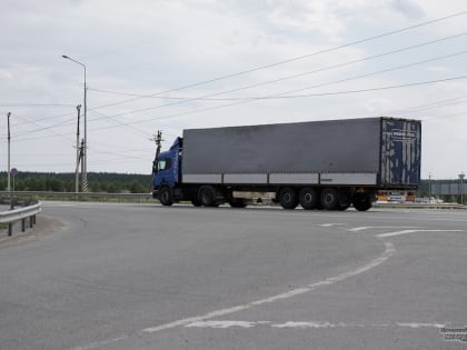 В Екатеринбурге ищут водителей-дальнобойщиков на зарплату до 170 тысяч