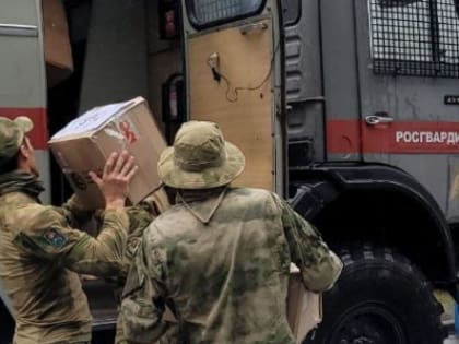 Сергей Мелехин поблагодарил педагогов школы № 48 Екатеринбурга, передавших гуманитарную помощь для спецподразделений Росгвардии