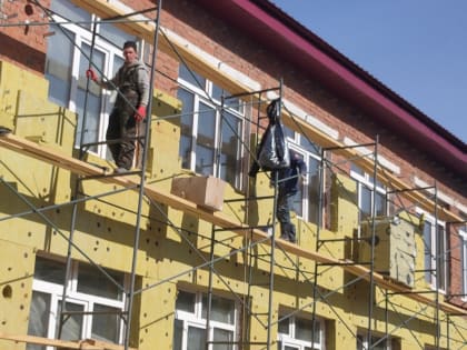 Глава Городского округа "город Ирбит" Свердловской области Николай Вениаминович Юдин проконтролировал ход капитального ремонта здания детского сада №2.