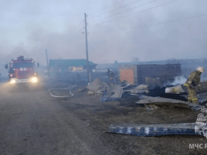 В селе под Нижним Тагилом пожар уничтожил десяток домов