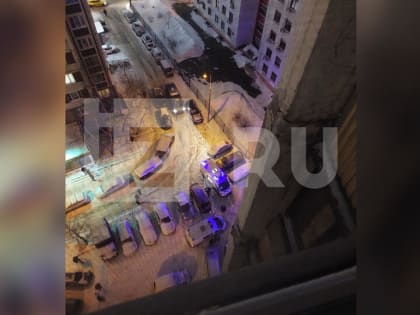 Две школьницы упали с крыши многоэтажки в Москве