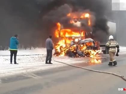 Житель Нижнего Тагила заживо сгорел в своём автомобиле после ДТП с фурой (ВИДЕО)