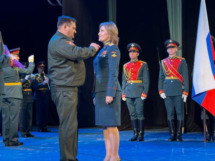 Аркадий Чернецкий поздравил женщин военнослужащих Центрального военного округа с праздником 8 марта