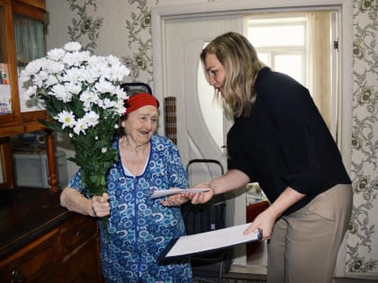 Анна Соломеина поздравила с наступающим Днем Победы ветеранов Великой Отечественной войны и тружеников тыла, работавших на Уральском алюминиевом заводе