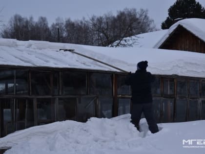 Молодогвардейцы помогли пенсионерке города Качканар