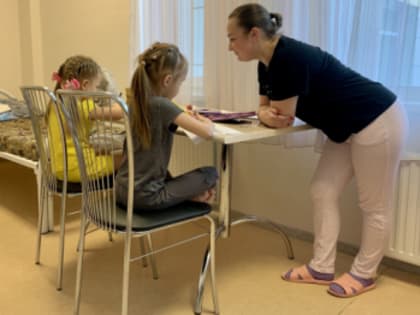 Минздрав разъяснил, когда родители могут бесплатно находиться с детьми в стационаре во время лечения