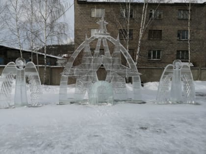 Ледяной городок появился у Свято-Троицкого кафедрального собора