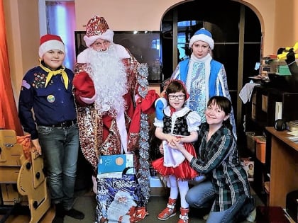 Более ста «особых» детей поздравили с Новолетием и Рождеством добровольцы в Екатеринбурге