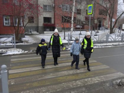 В Екатеринбурге родительская общественность участвует в работе по пропаганде соблюдения ПДД водителями и пешеходами