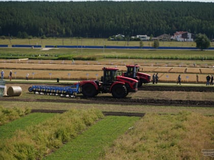 Успеть за 7 минут: конкурс профессионального мастерства «Трактор шоу» прошёл на Среднем Урале