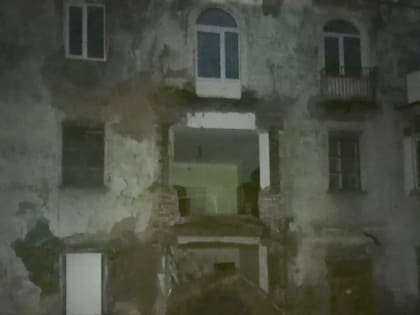 На Урале обрушилась стена многоквартирного дома