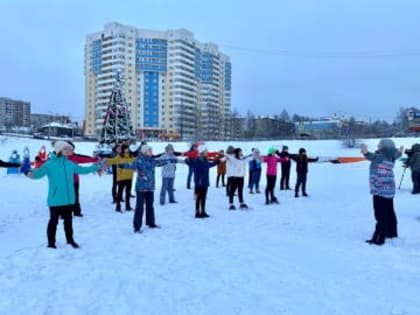 На обновленной набережной Первоуральска прошел флешмоб, посвященный ЗОЖ