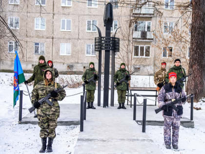 В поселке Ис открыли памятник воинам-интернационалистам