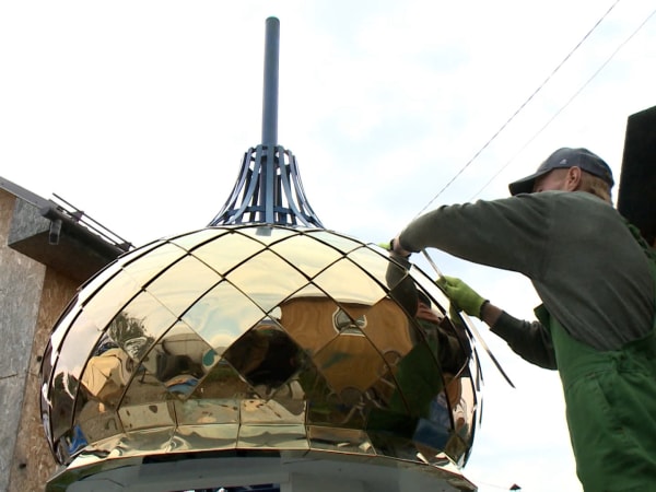 Житель Берёзовского изготавливает купола для мечетей и церквей