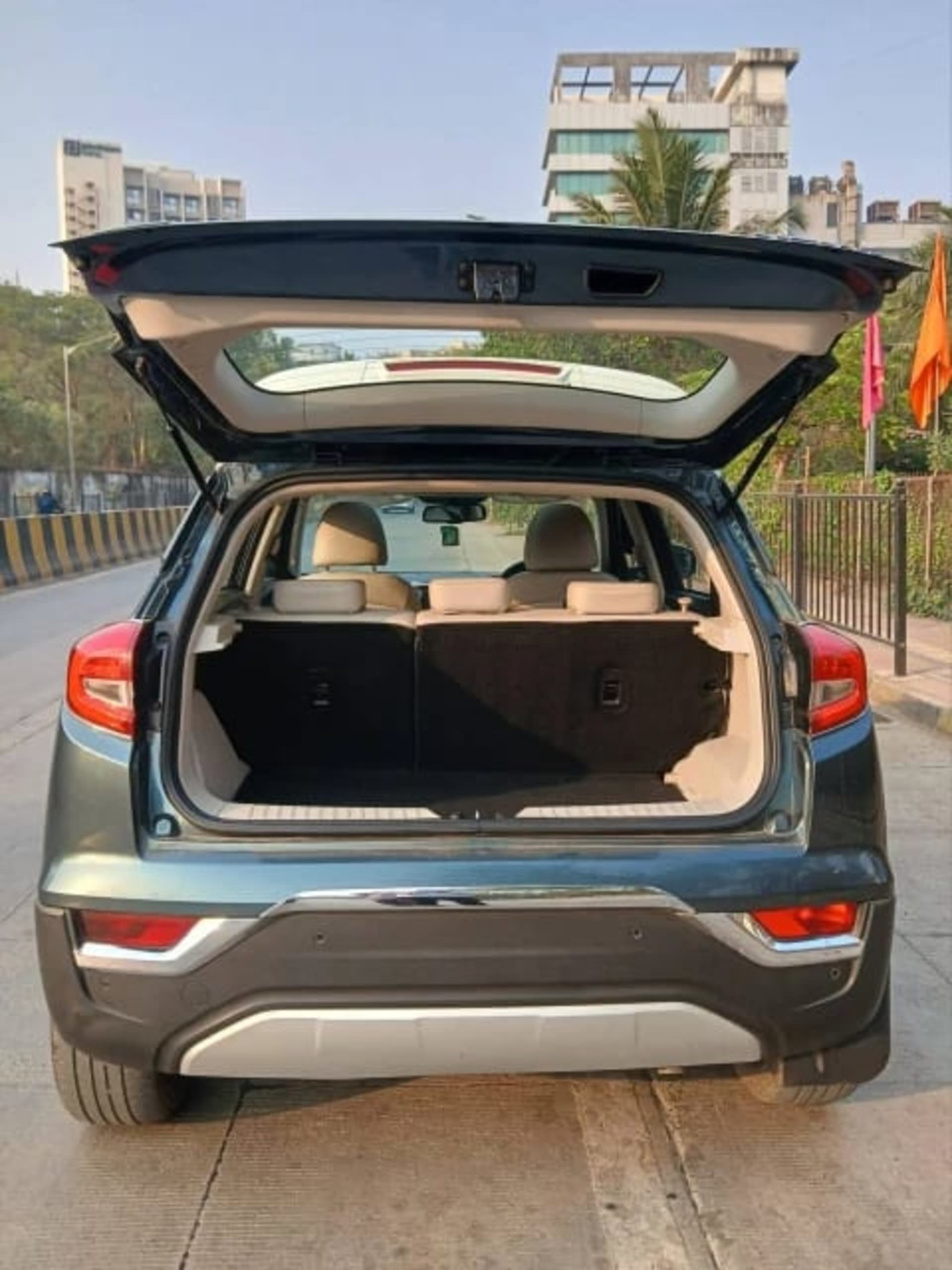 2026 Mahindra Xuv thumbnail 8