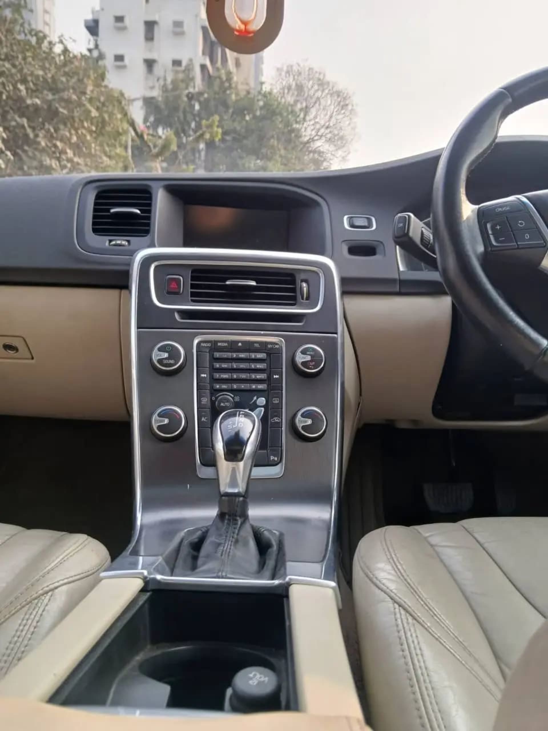 2014 Volvo ( thumbnail 6