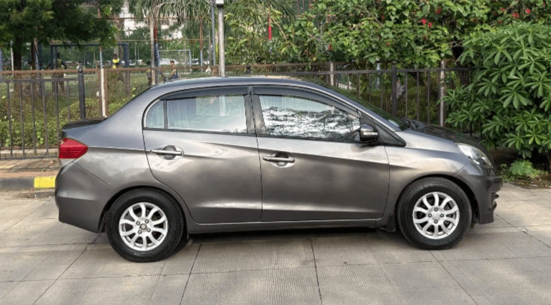 2013 Honda Amaze thumbnail 5