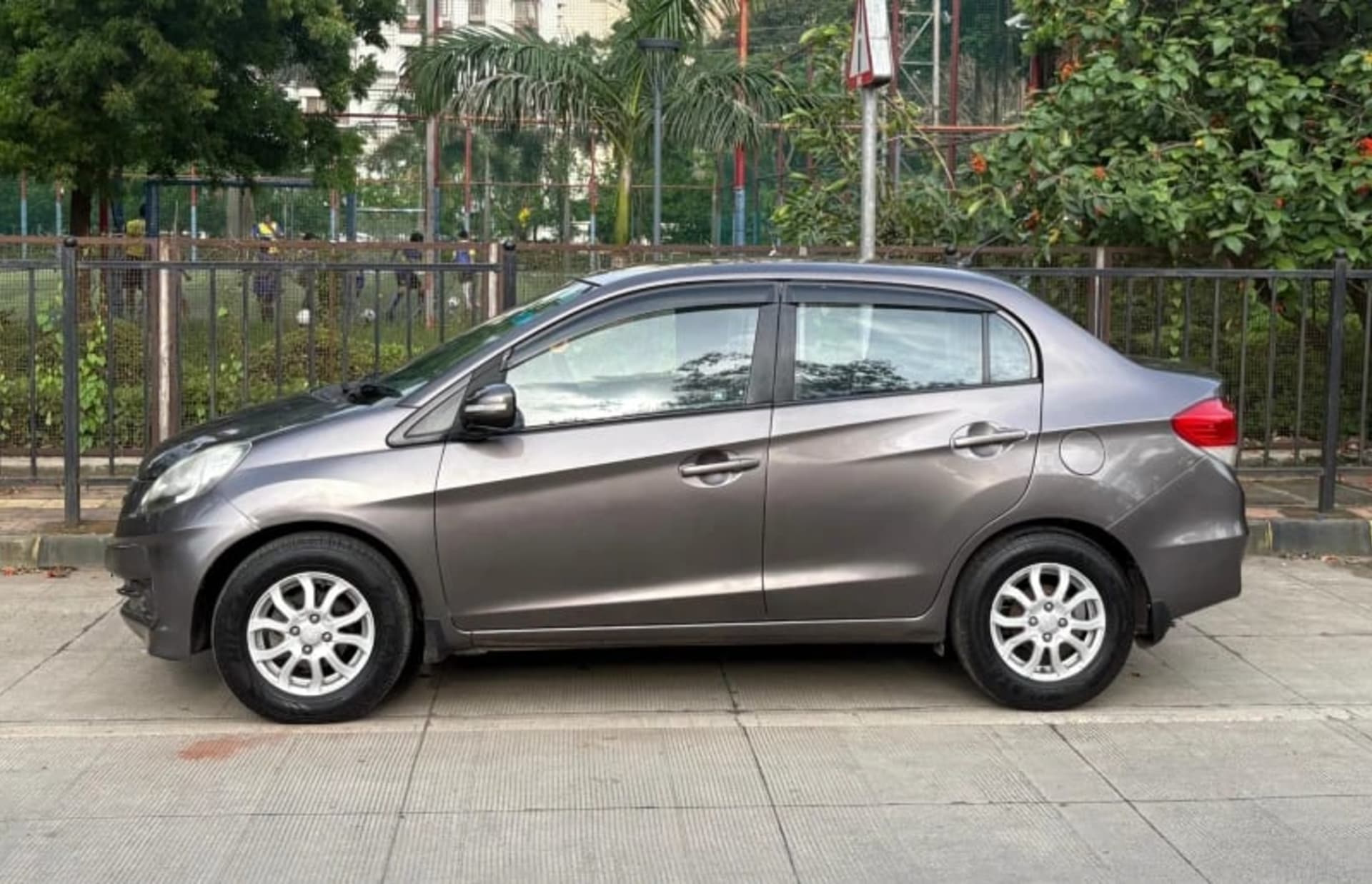 2013 Honda Amaze thumbnail 4