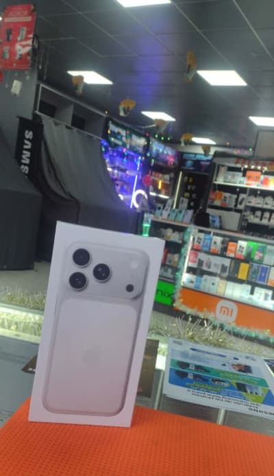 iPhone 17 pro silver