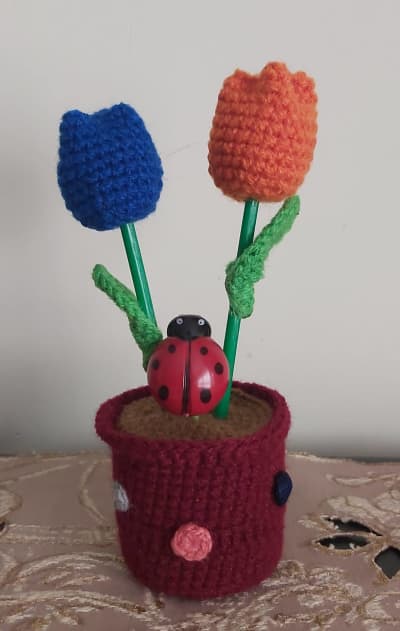 Tulipanes en maceta tejidos a crochet